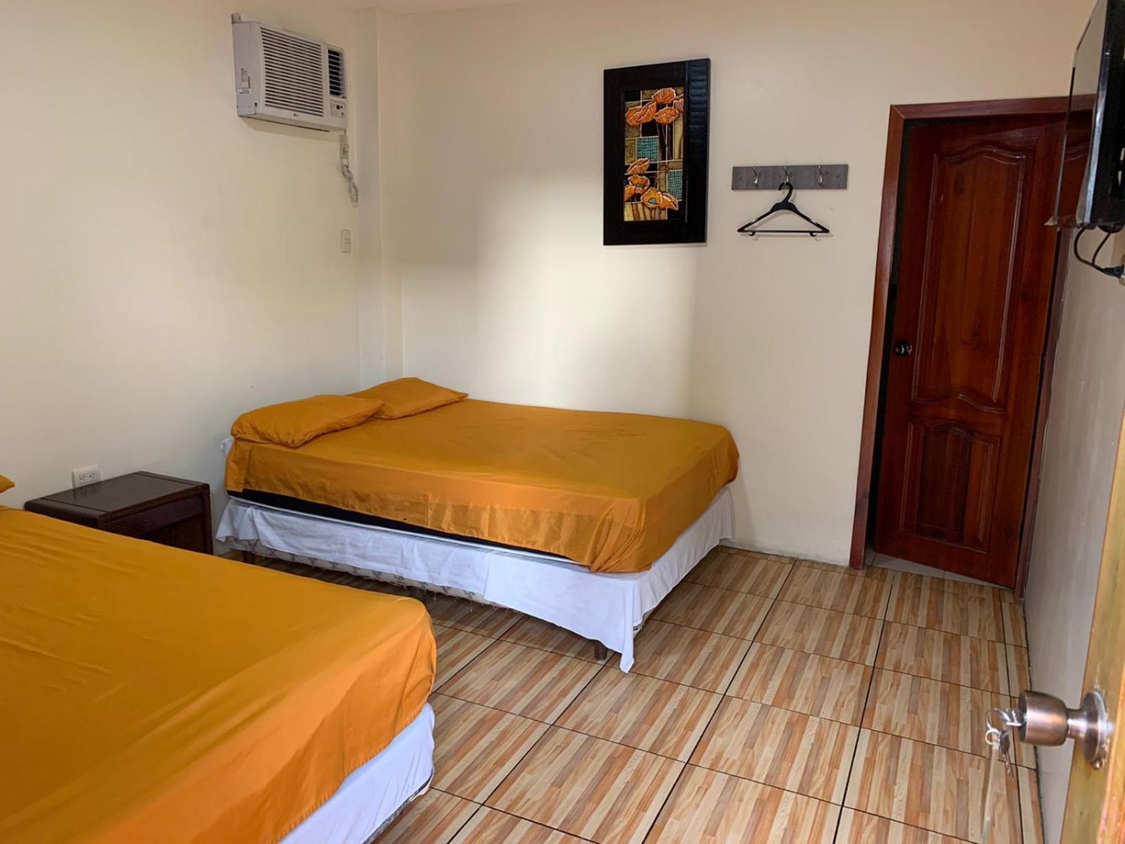 Hotel Hostal Las Velas Manta Exterior foto